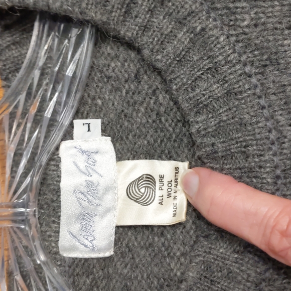 Vintage Carson Pirie Scott wool sweater. - Picture 4 of 6